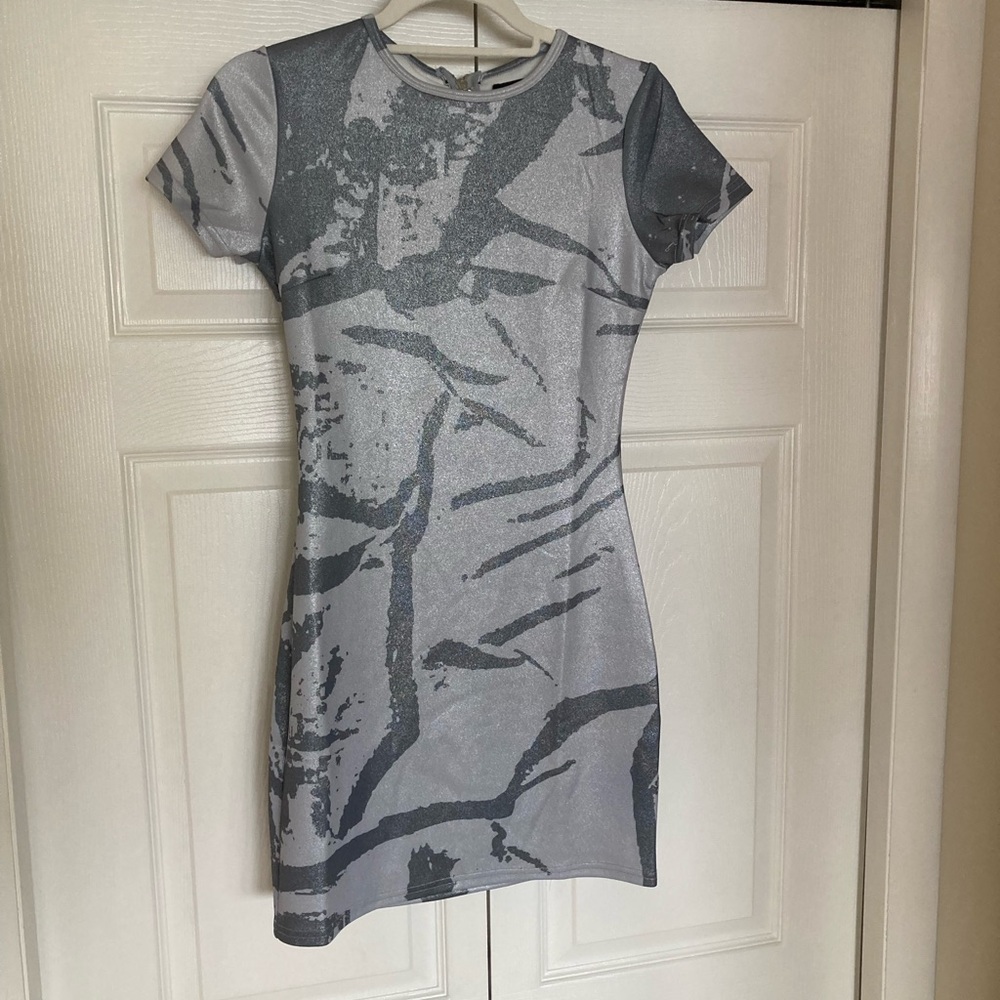 Luxe To Kill silver dress size 8. NWT